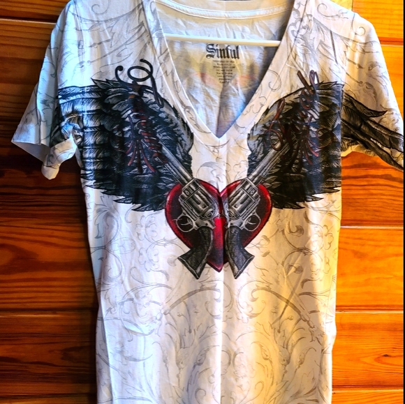 T-Shirt - Picture 1 of 4